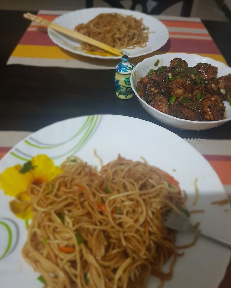 Hakka noodles and vegetable Manchurian